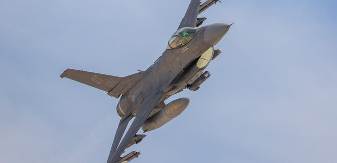 UK to start training Ukrainian pilots in summer, work on F-16 delivery - Photo