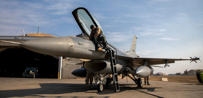 NYT пише, що Вашингтон нібито не дає добро на тренування льотчиків на F-16. ЗСУ: Робота триває - Фото