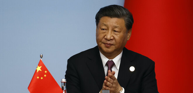 Китай попросив посольства прибрати символіку України через 