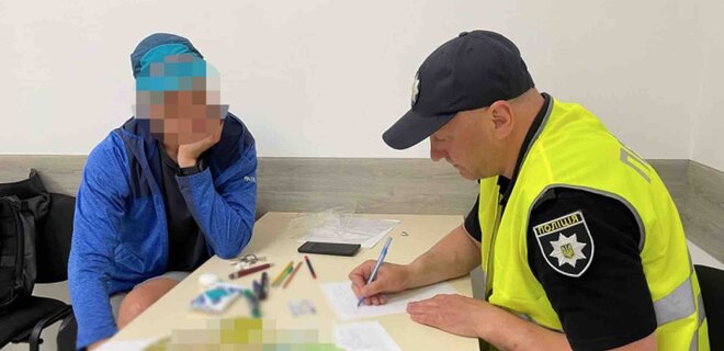 В Киеве задержаны двое мужчин, которые снимали работу ПВО. Полиция проводила спецоперацию - Фото