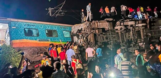 В Індії зіткнулися три потяги: 288 загиблих, люди заблоковані у вагонах – фото, відео - Фото