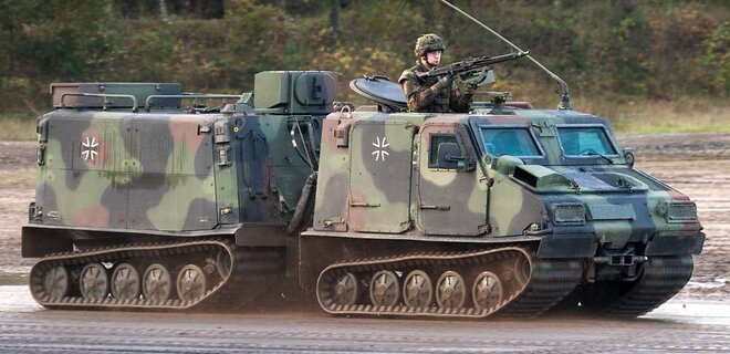 Германия передала Украине первые гусеничные вездеходы Bandvagn 206 - Фото