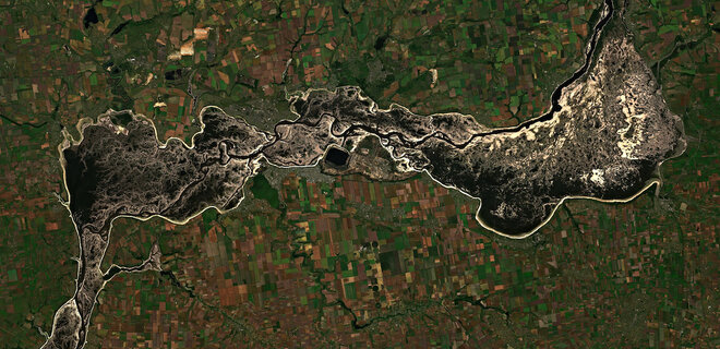 Каховське водосховище фактично перестало існувати: знімки з супутника та відео з місця - Фото