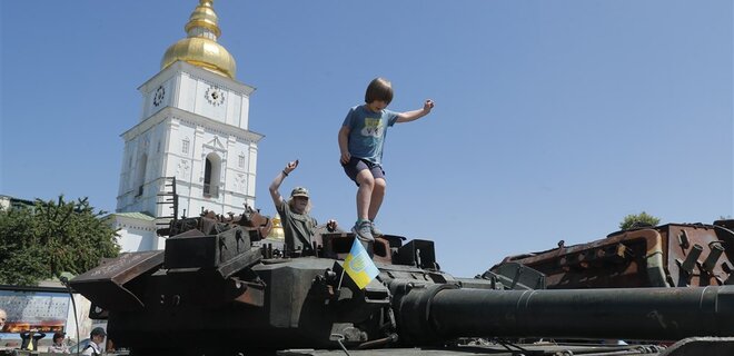Українців запитали, що вони вважатимуть перемогою у війні проти російських окупантів – опитування - Фото