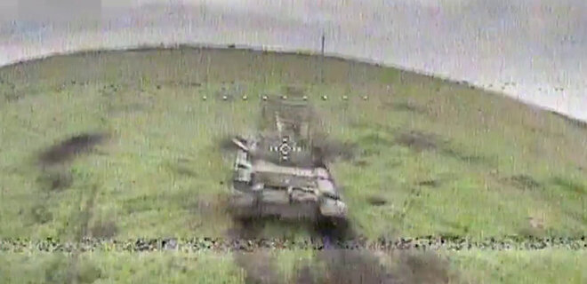 Счет растет: экспериментальный дрон Pegas эффектно уничтожает российский танк – видео - Фото