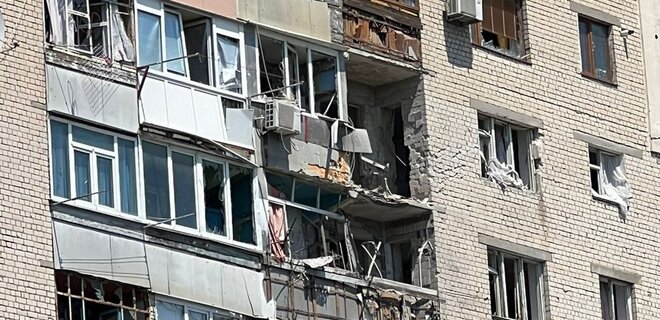 Росія обстріляла житловий квартал Херсона, влучила в багатоповерхівку. Є поранені - Фото