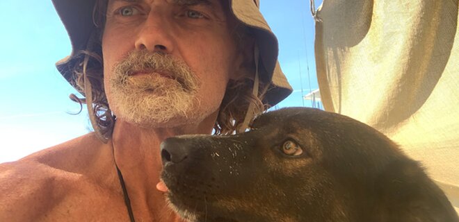 Біля Мексики знайшли рибалку та його собаку. Вони два місяці виживали у відкритому океані - Фото