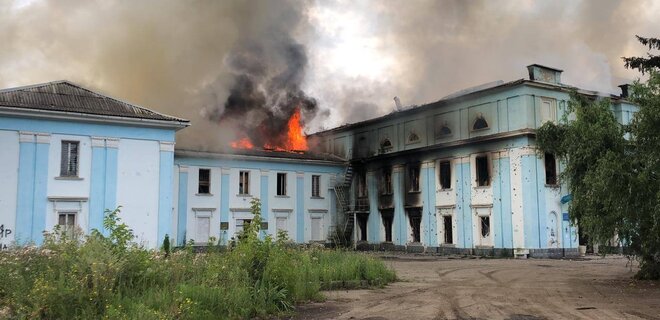 Россияне ударили кассетными боеприпасами по Часовому Яру, сгорел гуманитарный штаб – ОВА - Фото