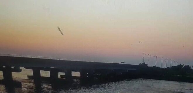 Сили оборони завдали успішного удару по Чонгарському мосту - Фото