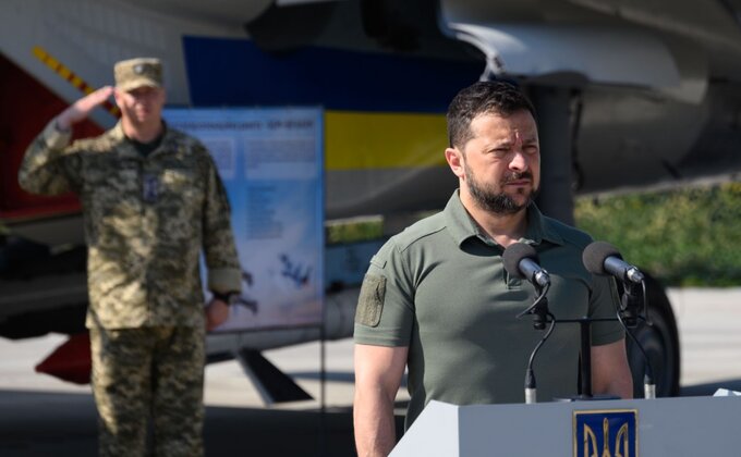Зеленский поздравил Воздушные силы, вручил награды – фото в самолете и с Patriot