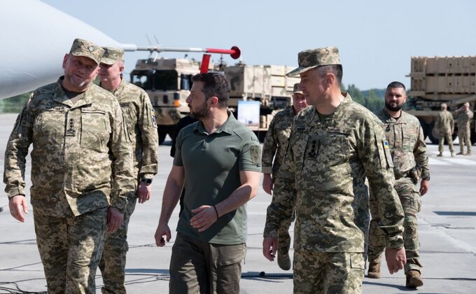 Зеленский поздравил Воздушные силы, вручил награды – фото в самолете и с Patriot
