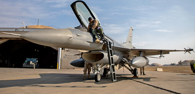 Боевая подготовка всего шести летчиков ВСУ на F-16 начнется с 2024-го – подробности от WP - Фото
