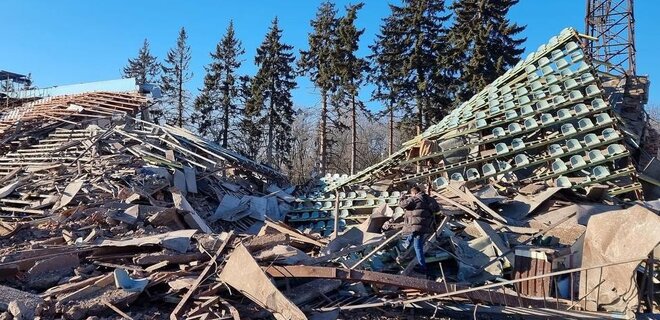 Разрушенный в начале вторжения РФ стадион в Чернигове отстроят за 700 млн грн – фото - Фото