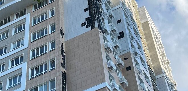У російському Бєлгороді щось прилетіло у висотну будівлю – фото, відео - Фото