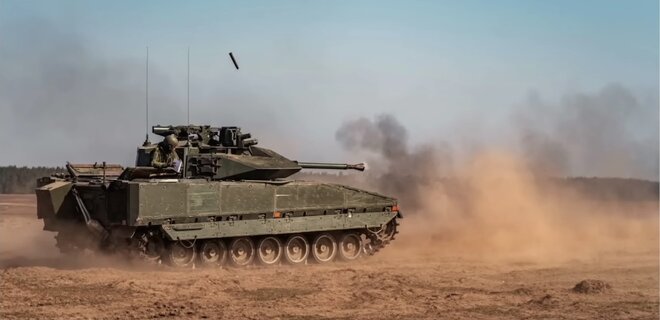 Зеленский обсуждает в Швеции производство в Украине современных БМП CV-90 - Фото