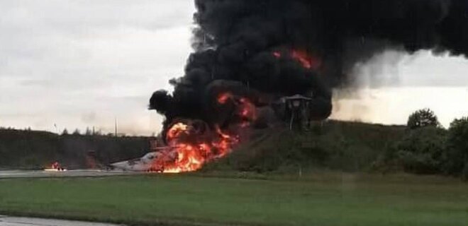 Ту-22М3 охвачен огнем: появились фото последствий атаки дронов на аэродром 