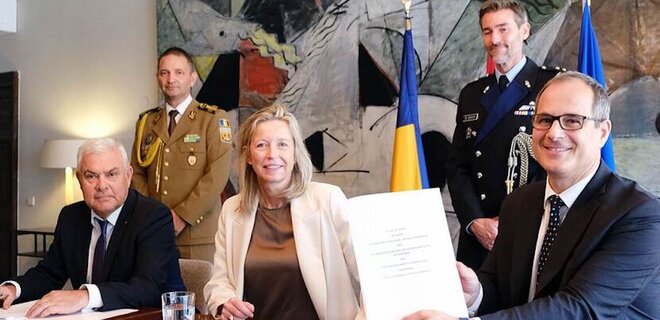 Нідерланди та Румунія погодили створення навчального центру F-16 для українських льотчиків - Фото