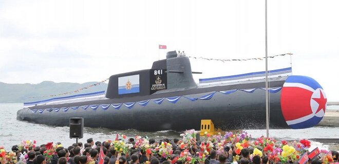 Північна Корея спустила на воду субмарину з тактичною ядерною зброєю – Голос Кореї - Фото