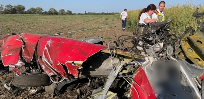 В Венгрии во время демонстраций разбился самолет: есть погибшие и пострадавшие – фото - Фото