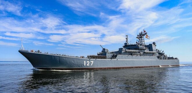 Shipyard in Russian-annexed Crimea under attack, 2 ships damaged - Photo