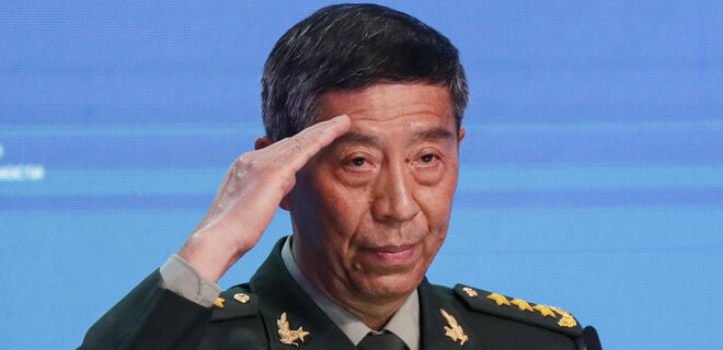 Глава Минобороны Китая не появляется две недели. FT заявляет, что Си его репрессировал - Фото