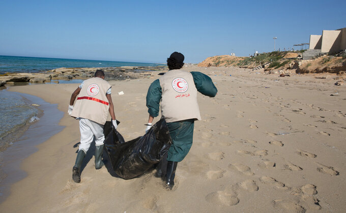 Катастрофа в Дерне.  Спасатели нашли сотни трупов на ливийском пляже — фото