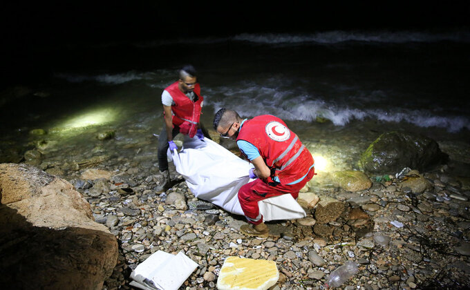 Катастрофа в Дерне.  Спасатели нашли сотни трупов на ливийском пляже — фото