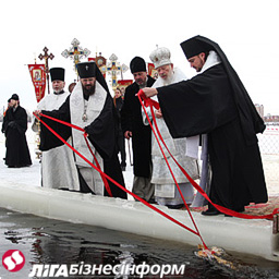 Возле киевских водоемов сегодня будут святить воду