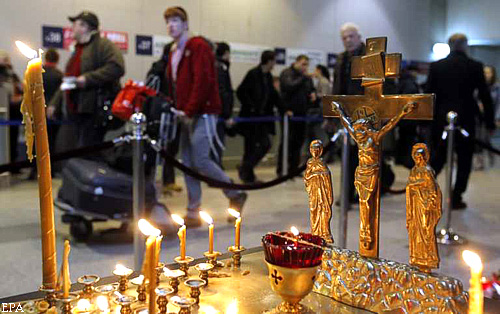 В России вспоминают жертв теракта в "Домодедово"