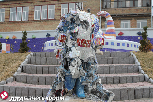 Вандалы разрушили скульптуры на Пейзажной аллее