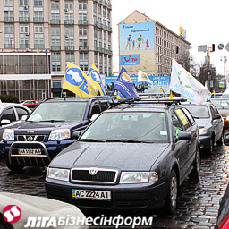 Автомобильный марш протеста добрался до Киева