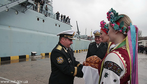 Из Ливии прибыл десантный корабль с эвакуированными украинцами