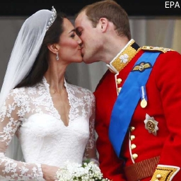 Первый публичный поцелуй принца Уильяма и Кейт Миддлтон собрал аншлаг