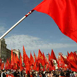 Западноукраинские облсоветы выступили против красных флагов 9 мая