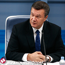 Янукович исключает возможность слияния "Газпрома" и "Нефтегаза"