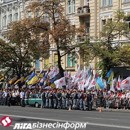 Милиция начала стягивать на Крещатик автозаки, - БЮТ