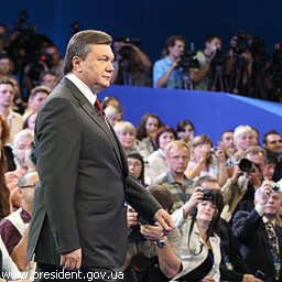 Вечные спутники Януковича: Тимошенко и "Межигорье"