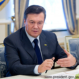 Янукович в эфире: о нелегкой ноше и национальных интересах