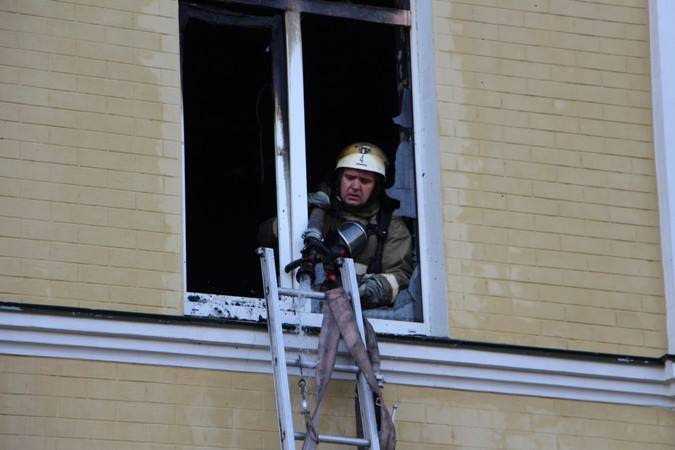 В Киеве горела детская больница, всех эвакуировали: фото